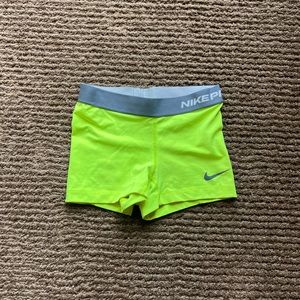 Nike Pro Shorts | Highlight Yellow